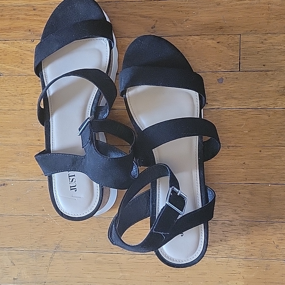 Black strappy Wedge sandala